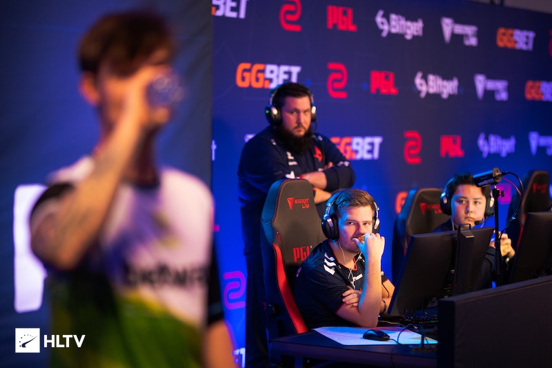 拒之门外 拒之门外